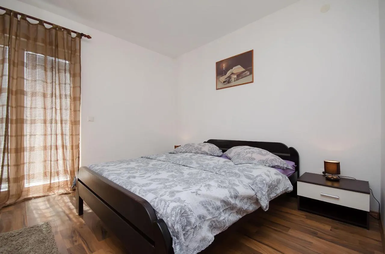 Apartments Toni Banjol