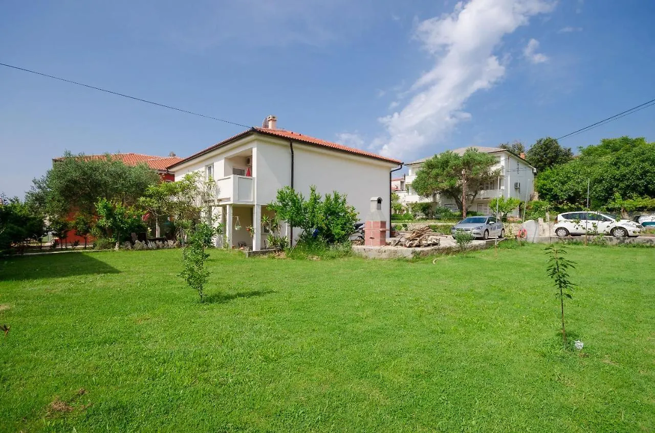 Apartments Toni Banjol